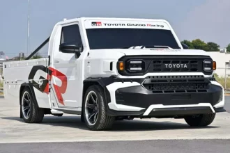 تبدیل وانت اقتصادی تویوتا به یک خودروی مسابقه‌ای