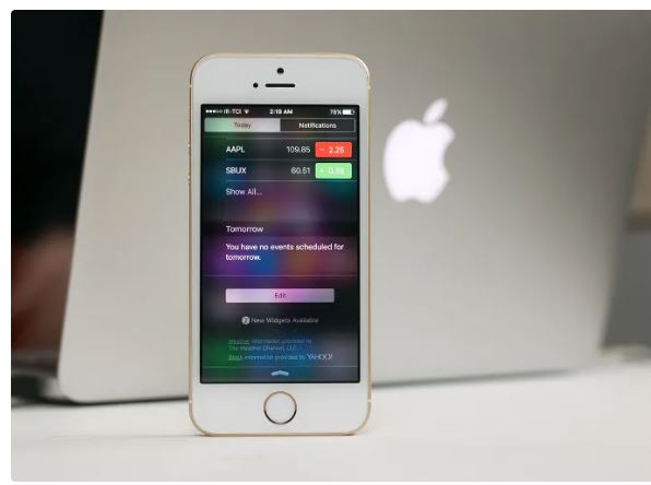 یک دهه انتظار؛ آیا آیفون SE جدید امسال رونمایی میشود؟ 14 یک دهه انتظار؛ آیا آیفون SE جدید امسال رونمایی میشود؟
