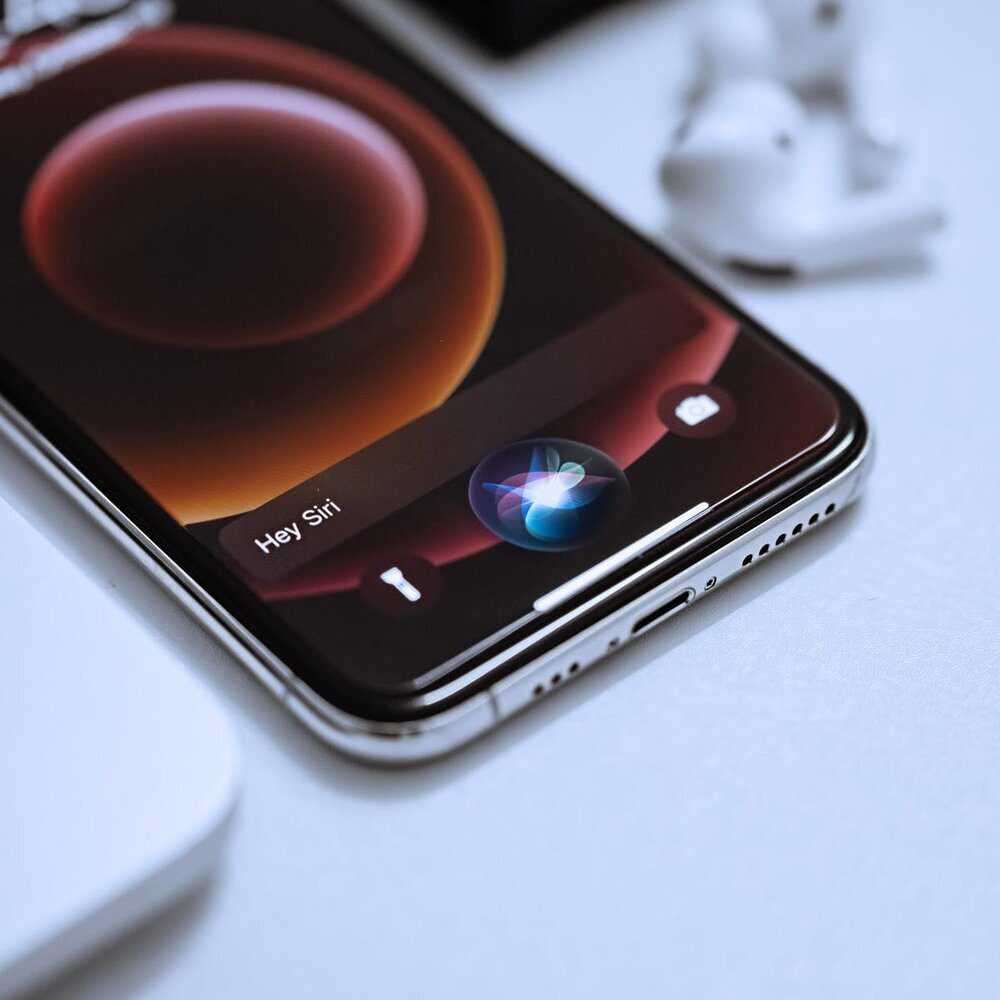 هوش مصنوعی اپل، اشتهای سیری‌ناپذیری به حافظه آیفون پیدا کرده است.