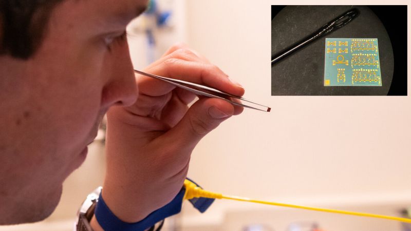 غول کوچک فضا: تراشه‌ای به کوچکی بذر توت‌فرنگی، ارتباطات فضایی را متحول می‌کند.