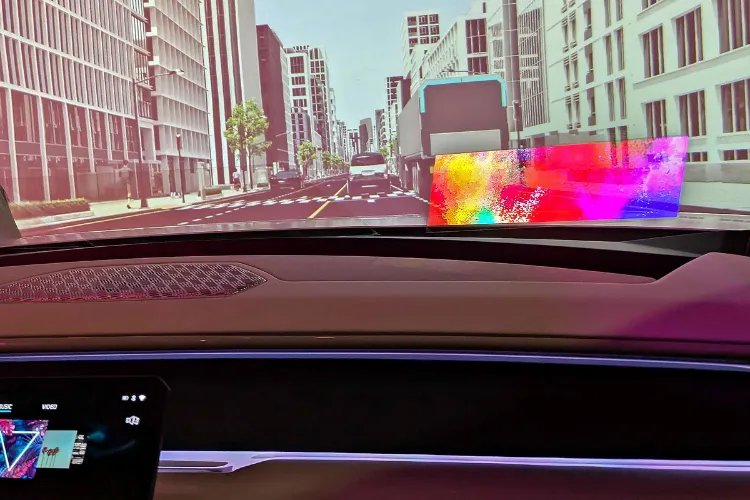 شیشه جلوی هولوگرافیک هیوندای؛ گامی بلند به سوی رانندگی در آینده 17 شیشه جلوی هولوگرافیک هیوندای؛ گامی بلند به سوی رانندگی در آینده