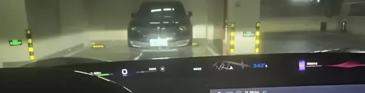 اولین تصاویر از کابین شاسیبلند برقی YU7 شیائومی منتشر شد 16 اولین تصاویر از کابین شاسیبلند برقی YU7 شیائومی منتشر شد