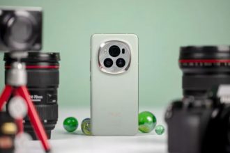 آنر برای بهبود دستیار هوش مصنوعی خود با دیپ‌سیک همکاری کرد