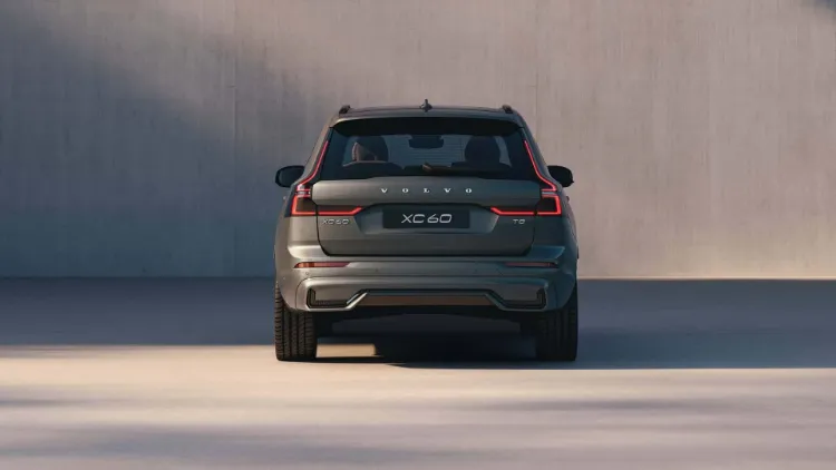 رونمایی از ولوو XC60 مدل ۲۰۲۶: به‌روزرسانی‌های جزئی و تداوم محبوبیت
