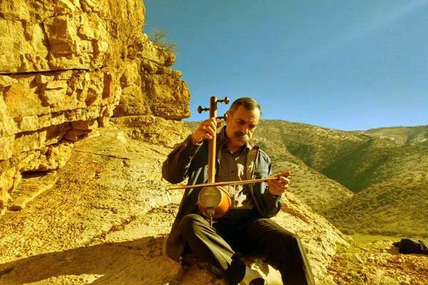 معرفی سازهای آهنگ لری؛ از سرنا تا دوزله در یک نگاه 14 معرفی سازهای آهنگ لری؛ از سرنا تا دوزله در یک نگاه