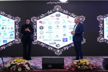 بیمه‌دات‌کام در جشن پایان سال هلدینگ سپاس، رکورد ۶ میلیون کاربر فعال را جشن گرفت