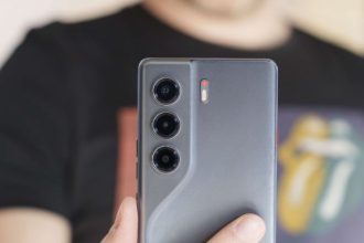 با Tecno Camon 40 Pro 5G، آینده در دستان شماست: جعبه‌گشایی یک شاهکار!