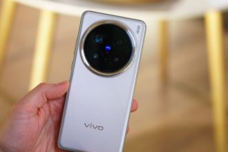 باتری‌های غول‌پیکر به جنگ می‌آیند: پرچمداران چینی با ظرفیت 7000mAh!