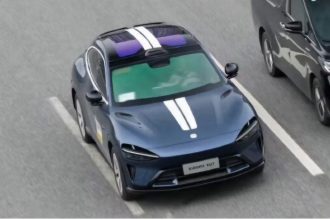 شیشه‌ای هوشمند، خنکی بی‌نظیر! معرفی سقف هوشمند Xiaomi YU7