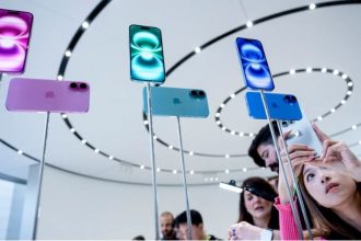 انقلاب هوش مصنوعی در iOS: نسخه 18.4 با قابلیت‌های پیشرفته AI و ایموجی‌های اختصاصی رونمایی شد!