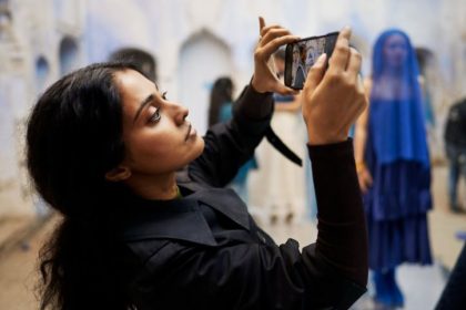 اپل با آیفون 16 پرو مکس و مکبوک پرو سینما خلق کرد: تماشای 4 شاهکار فیلمسازی موبایلی! 13 اپل با آیفون 16 پرو مکس و مکبوک پرو سینما خلق کرد: تماشای 4 شاهکار فیلمسازی موبایلی!