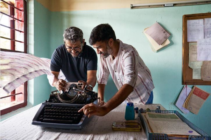 اپل با آیفون 16 پرو مکس و مکبوک پرو سینما خلق کرد: تماشای 4 شاهکار فیلمسازی موبایلی! 15 اپل با آیفون 16 پرو مکس و مکبوک پرو سینما خلق کرد: تماشای 4 شاهکار فیلمسازی موبایلی!