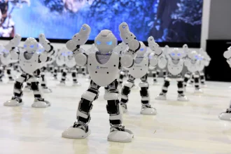 تماشای وحشتناکترین تست سقوط تاریخ! ربات‌ها چگونه Meizu Note 16 Pro را نابود کردند