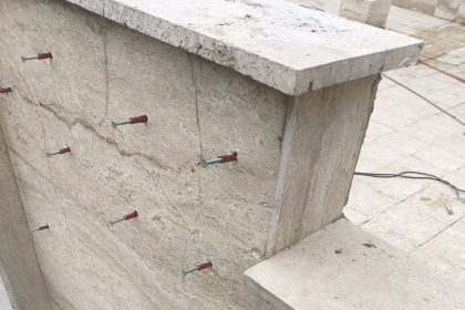 نجات جان ساکنان ساختمان با پیچ و رولپلاک سنگ‌های نما