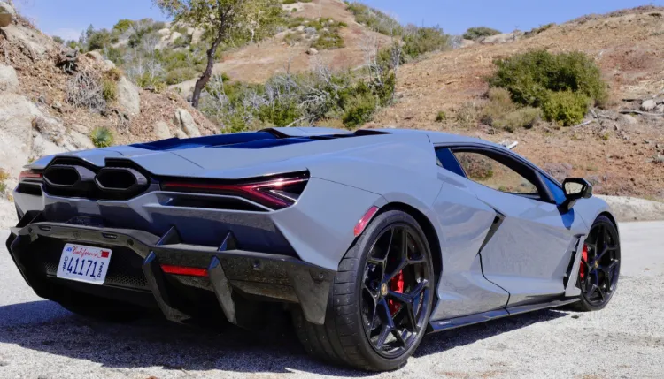 معرفی لامبورگینی روئلتو: ابرخودروی ۵۰ میلیاردی که جاده‌ها را به تسخیر درمی‌آورد