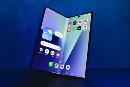 گلکسی زد فولد ۷؛ آزمایش دوام سامسونگ: آیا نمایشگر واقعاً نیم میلیون بار خم میشود 13 گلکسی زد فولد ۷؛ آزمایش دوام سامسونگ: آیا نمایشگر واقعاً نیم میلیون بار خم میشود