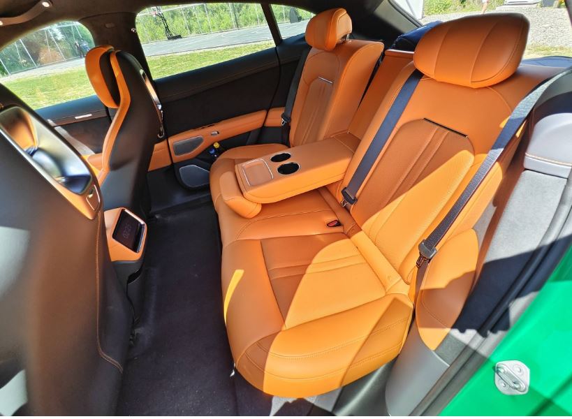 شیائومی YU7، غول جدید بازار خودروهای برقی: ۱۲ دلیل برتری شاسیبلند انقلابی شیائومی بر تسلا مدل Y 18 ii 5