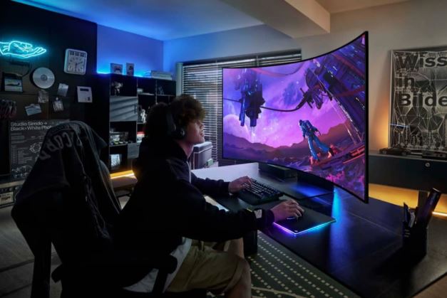 راهنمای جامع خرید مانیتورهای گیمینگ سامسونگ؛ از مدلهای خمیده ۵۷ اینچی تا سهبعدی بدون عینک 15 راهنمای جامع خرید مانیتورهای گیمینگ سامسونگ؛ از مدلهای خمیده ۵۷ اینچی تا سهبعدی بدون عینک