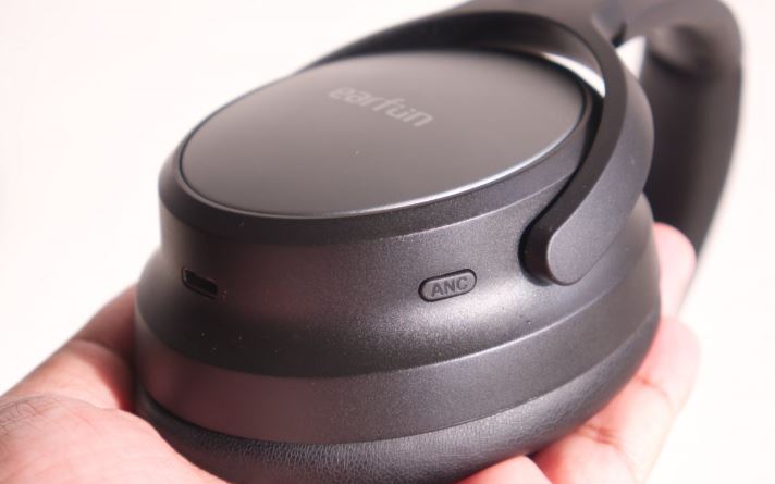 بررسی EarFun Tune Pro؛ هدفون بی‌سیم قدرتمند با عمر باتری بالا و قیمت اقتصادی