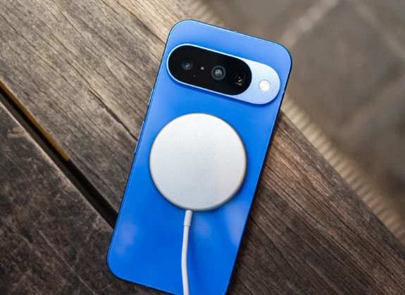 بررسی خانواده گوگل پیکسل ۱۰: تجربهای متفاوت با هوش مصنوعی؛ جذاب یا خستهکننده 20 بررسی خانواده گوگل پیکسل ۱۰: تجربهای متفاوت با هوش مصنوعی؛ جذاب یا خستهکننده