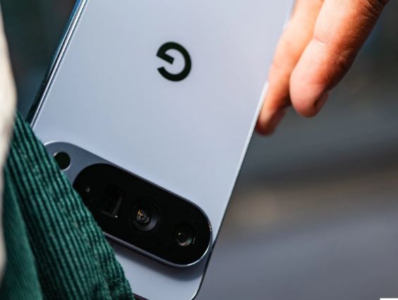 بررسی خانواده گوگل پیکسل ۱۰: تجربهای متفاوت با هوش مصنوعی؛ جذاب یا خستهکننده 21 بررسی خانواده گوگل پیکسل ۱۰: تجربهای متفاوت با هوش مصنوعی؛ جذاب یا خستهکننده