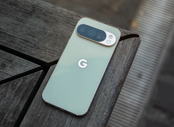 بررسی خانواده گوگل پیکسل ۱۰: تجربهای متفاوت با هوش مصنوعی؛ جذاب یا خستهکننده 18 بررسی خانواده گوگل پیکسل ۱۰: تجربهای متفاوت با هوش مصنوعی؛ جذاب یا خستهکننده