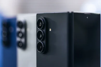 تست مقاومت گلکسی زد فولد ۷: یوتیوبر آن را ۲۰۰ هزار بار تا کرد