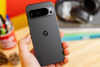 تبلیغ جدید پیکسل ۱۰؛ طعنه تند گوگل به تأخیر اپل در ورود به رقابت هوش مصنوعی