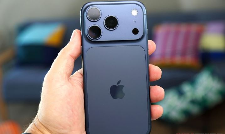 بررسی آیفون 17 پرو؛ بازگشت اپل با بدنه آلومینیومی و تغییرات چشمگیر 14 بررسی آیفون 17 پرو؛ بازگشت اپل با بدنه آلومینیومی و تغییرات چشمگیر