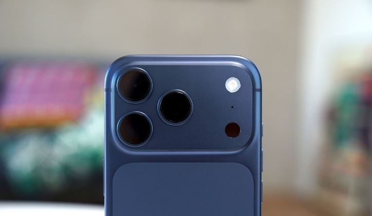 بررسی آیفون 17 پرو؛ بازگشت اپل با بدنه آلومینیومی و تغییرات چشمگیر 15 بررسی آیفون 17 پرو؛ بازگشت اپل با بدنه آلومینیومی و تغییرات چشمگیر