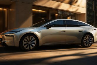 توئیوتا در چین استراتژی خود را تغییر داد؛ همکاری با هوآوی و شیائومی برای تولید سدان برقی bZ7