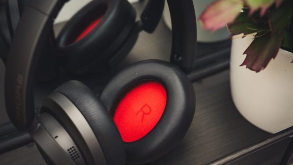 رازهای صدای استریو: چرا R و L روی هدفون اهمیت دارند 14 رازهای صدای استریو: چرا R و L روی هدفون اهمیت دارند