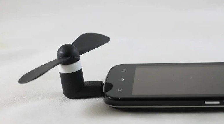 ۵ وسیله خطرناک که هرگز نباید به پورت USB گوشی وصل کنید 16 ۵ وسیله خطرناک که هرگز نباید به پورت USB گوشی وصل کنید