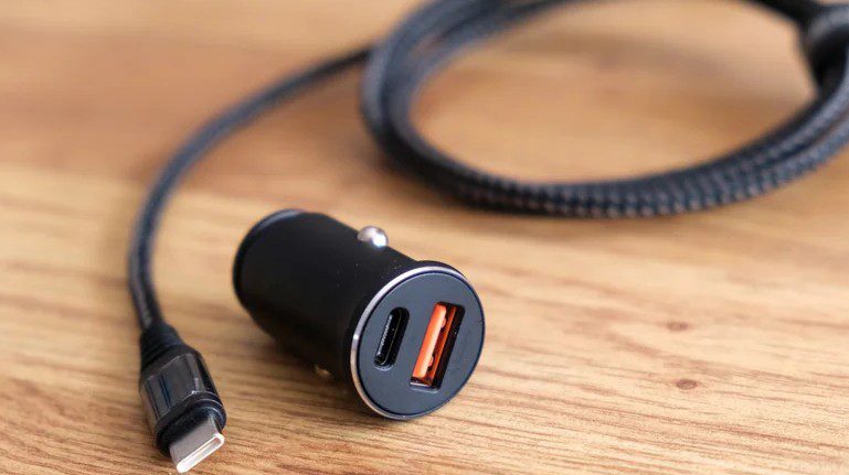 ۵ وسیله خطرناک که هرگز نباید به پورت USB گوشی وصل کنید 18 ۵ وسیله خطرناک که هرگز نباید به پورت USB گوشی وصل کنید