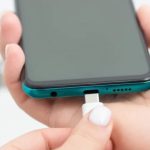 ۵ وسیله‌ای که هرگز نباید به پورت USB گوشی وصل کنید