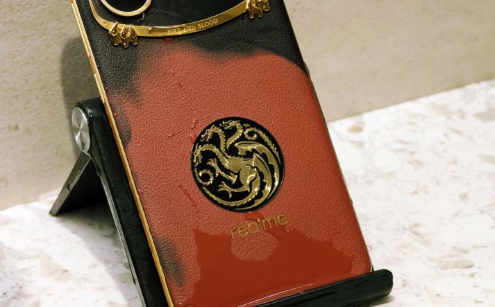 جعبهگشایی نسخه محدود Realme 15 Pro با تم Game of Thrones 21 جعبهگشایی نسخه محدود Realme 15 Pro با تم Game of Thrones
