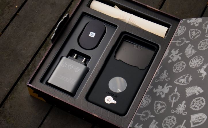 جعبهگشایی نسخه محدود Realme 15 Pro با تم Game of Thrones 17 جعبهگشایی نسخه محدود Realme 15 Pro با تم Game of Thrones