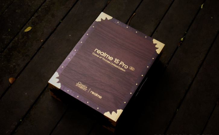 جعبهگشایی نسخه محدود Realme 15 Pro با تم Game of Thrones 15 جعبهگشایی نسخه محدود Realme 15 Pro با تم Game of Thrones