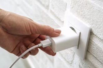 شارژر ارزان نخرید؛ خطرات پنهانی که جان دستگاهتان را تهدید می‌کند