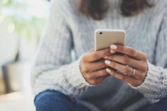 با واتساپ سرگرم شوید: ۱۰ بازی سرگرم‌کننده برای گروه‌های دوستانه و خانوادگی