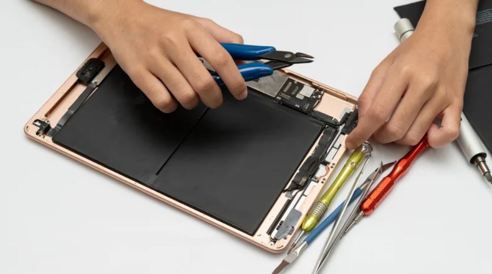 تست طلایی: چگونه بفهمیم مشکل سخت‌افزاری است یا نرم‌افزاری